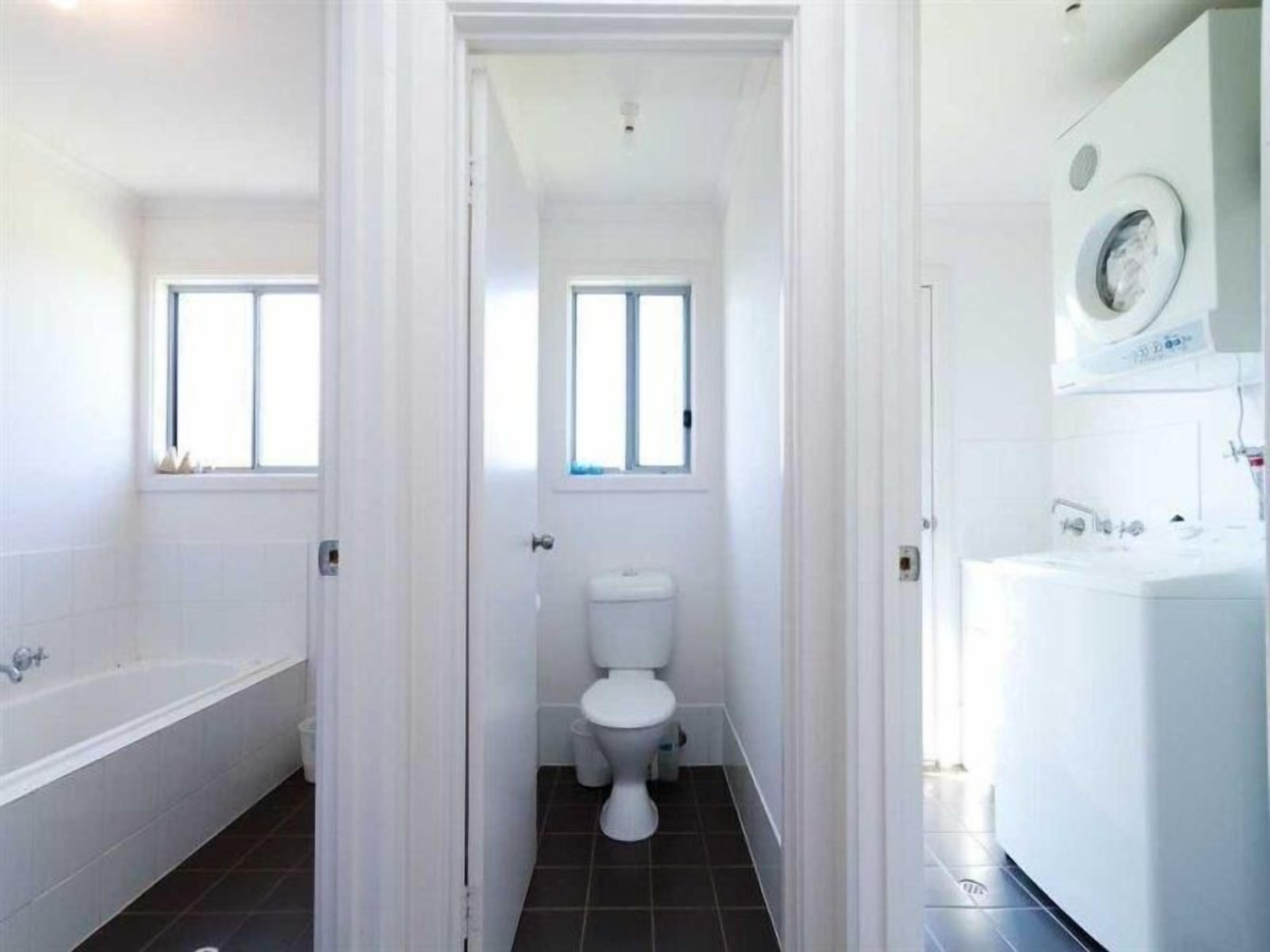 Do Drop Inn ~ Port Willunga - Large Port Willunga Property with Pets Negotiable — image 9