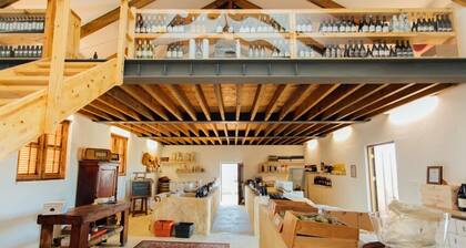Ayama Rock House - Beautiful, Cozy Home