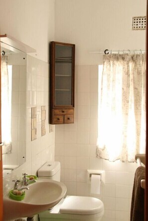 4 bedrooms, iron/ironing board, free WiFi, wheelchair access - Ayama Rock House - Beautiful, Cozy Home (Paarl)