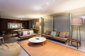 Smart-tv, een dvd-speler en een stereo