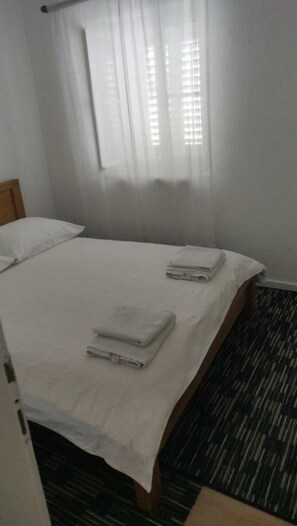 2 bedrooms, iron/ironing board, free WiFi, bed sheets - in a quiet position,close to sea 1 (ZADAR)