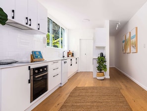 Fridge, microwave, oven, stovetop - The Beach Pad Bondi Beach (Bondi Beach)