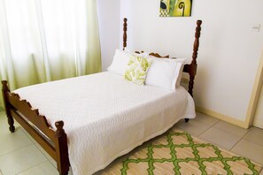 4 bedrooms, WiFi - All the Comforts of Home together with Nature's Therapeutic Sights and Sounds (Brighton)