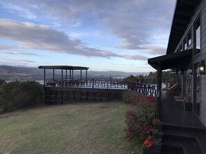 Terrace/patio - Ichibi Lakeside Lodge, where peace and nature come together. (wilderness)