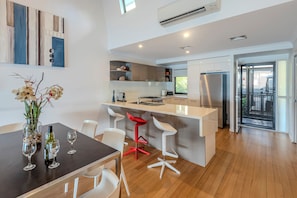 Fridge, oven, stovetop, dishwasher - Shorelines 14, Seaview Apartment on Hamilton Island (Hamilton Island)