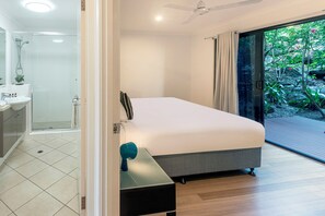 2 bedrooms, iron/ironing board, WiFi, bed sheets - Shorelines 14, Seaview Apartment on Hamilton Island (Hamilton Island)
