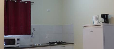 Fridge, microwave, stovetop, coffee/tea maker