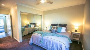 3 bedrooms, desk, iron/ironing board, free WiFi