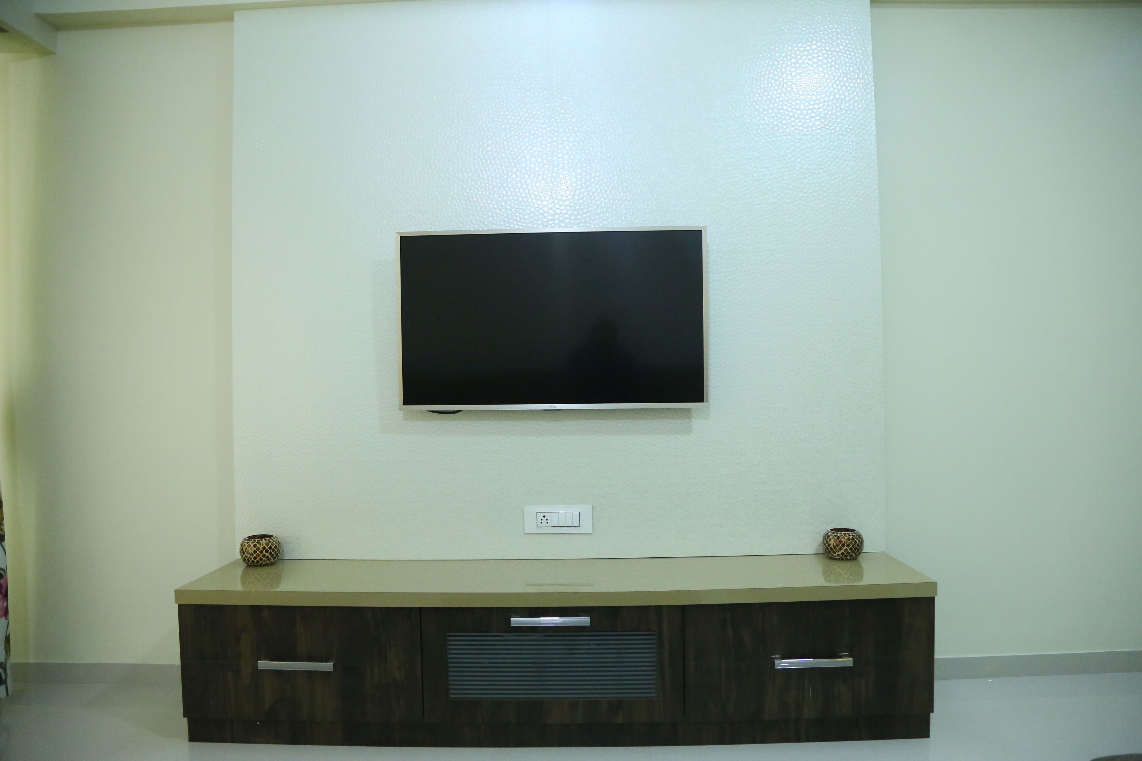3-BHK Fully Furnished Service apartment for 6 Packs.
