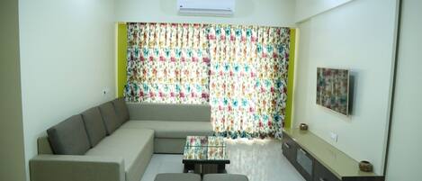 Een televisie en een kantoor