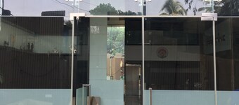 3-BHK Fullt møblert Service leilighet for 6 pakker.