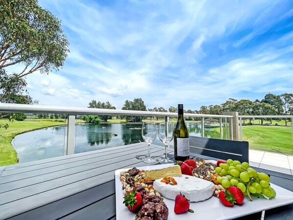 Property grounds - Villa on the Green - Designer 2 bedroom, 2 bathroom villa at Rydges Resort (Lovedale)