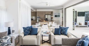 TV, Netflix, streaming services, stereo