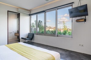 4 bedrooms, Internet, bed sheets - Villa Onyx 18 meter pool,  1 minute walk from Eat st (Seminyak)