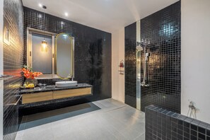 Hair dryer, towels - Villa Onyx 18 meter pool,  1 minute walk from Eat st (Badung)