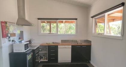 Minkara Homestay - bush retreat fully self contained cabin on 10 acres