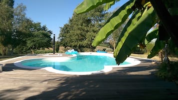 Outdoor pool, pool loungers