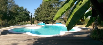 Romantisk Studio-gite inbÀddat i vinstockar och beskÀrtrÀd, egen privat trÀdgÄrd