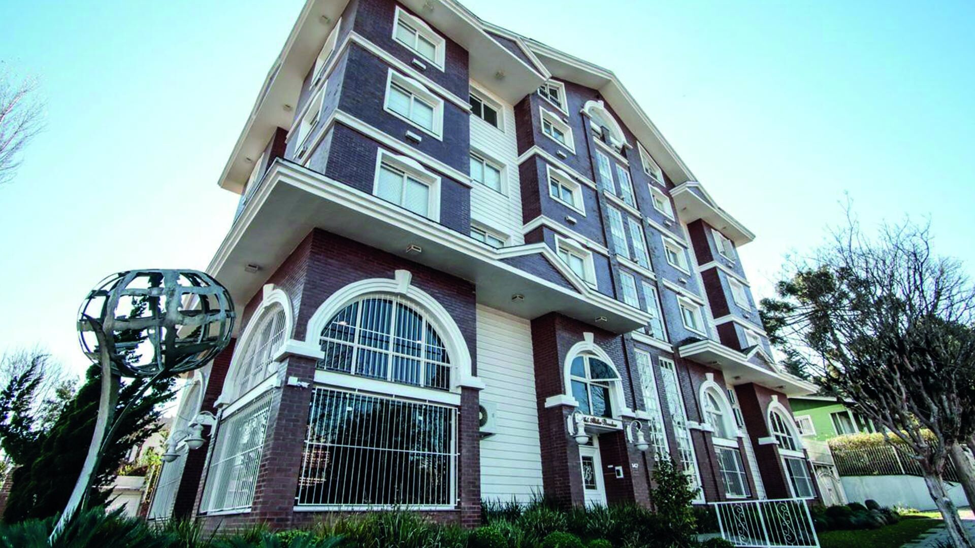 CATHEDRAL LIGHTS - comfort and refinement in the Sierra!