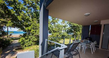 Beach House Apartment No 7 - Fabulous Location