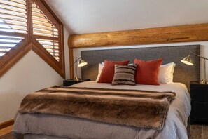 5 Schlafzimmer, Schreibtisch, Bügeleisen/Bügelbrett, WLAN