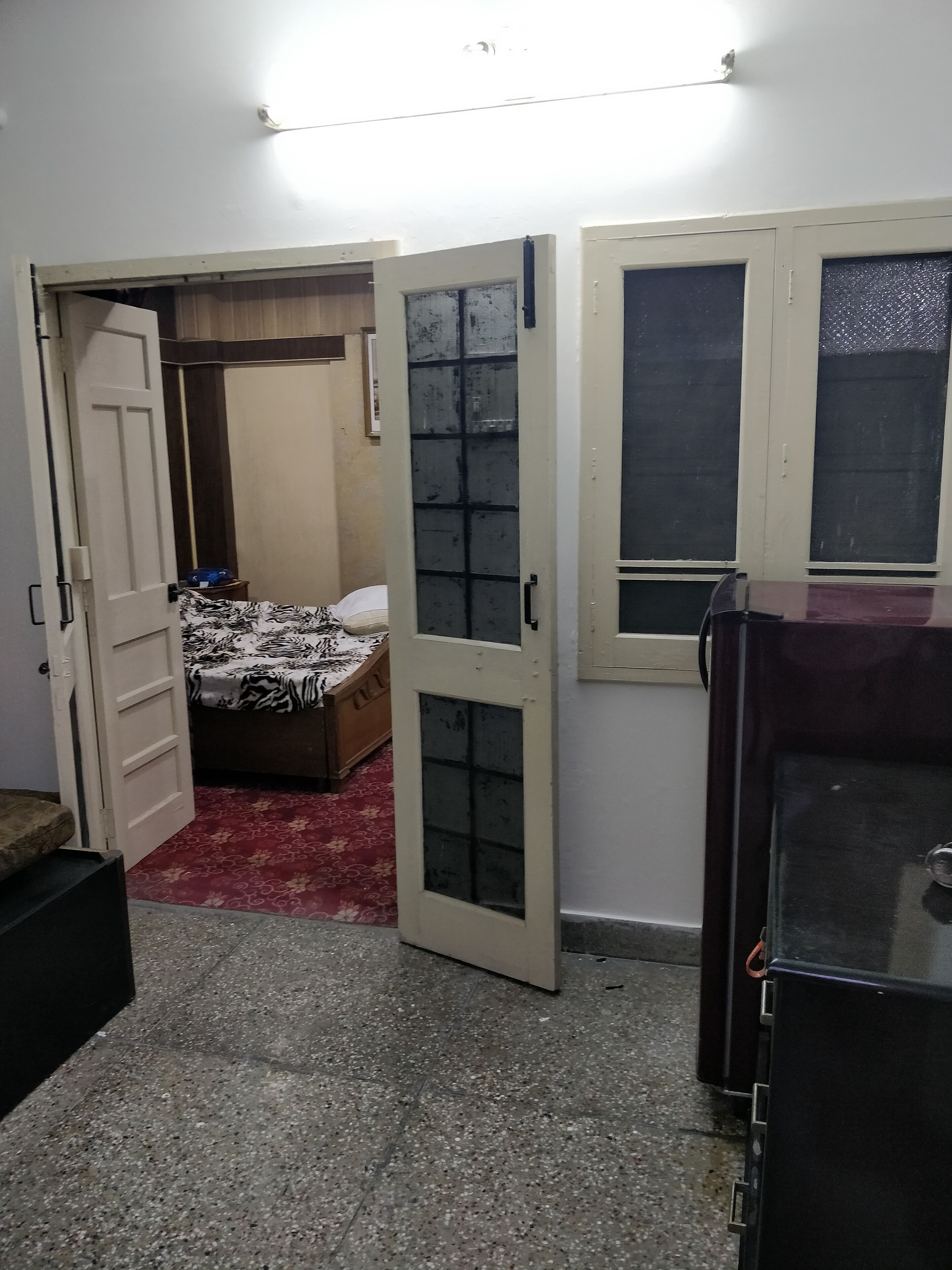modern room just 10 minute walk from golden temple for families