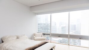 2 bedrooms, desk, WiFi, wheelchair access