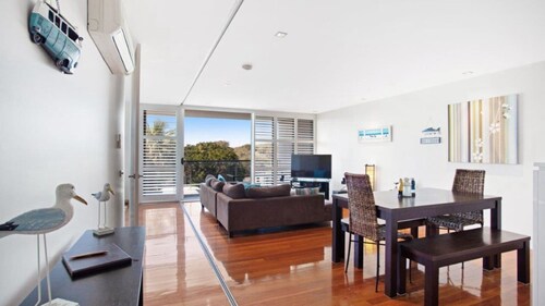 10/13-15 Beach Rd Hawks Nest