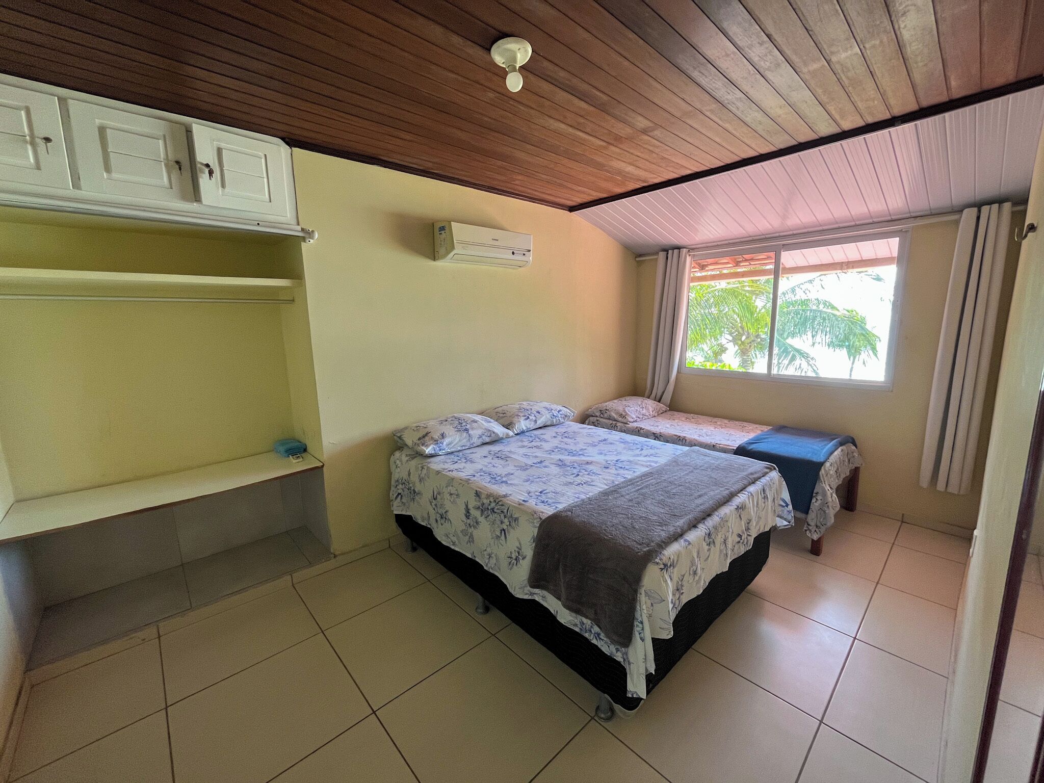 5 quartos, ferros/tábuas de passar roupa, Wi-Fi, roupa de cama