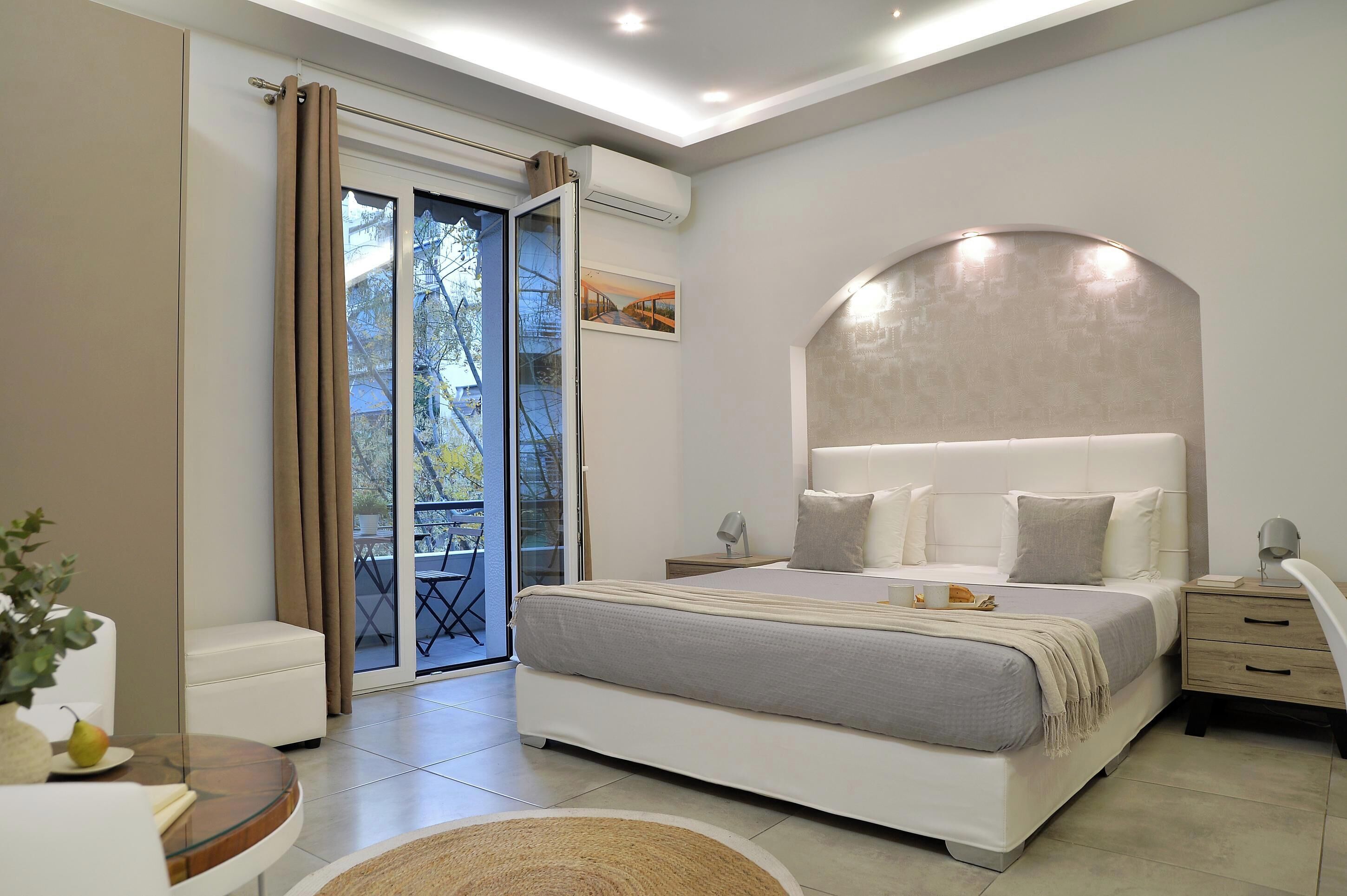 Deluxe Studio, 1 King Bed, Non Smoking | Terrace/patio