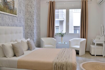 Alekos Apartments 2 Netflix, Self Check-In