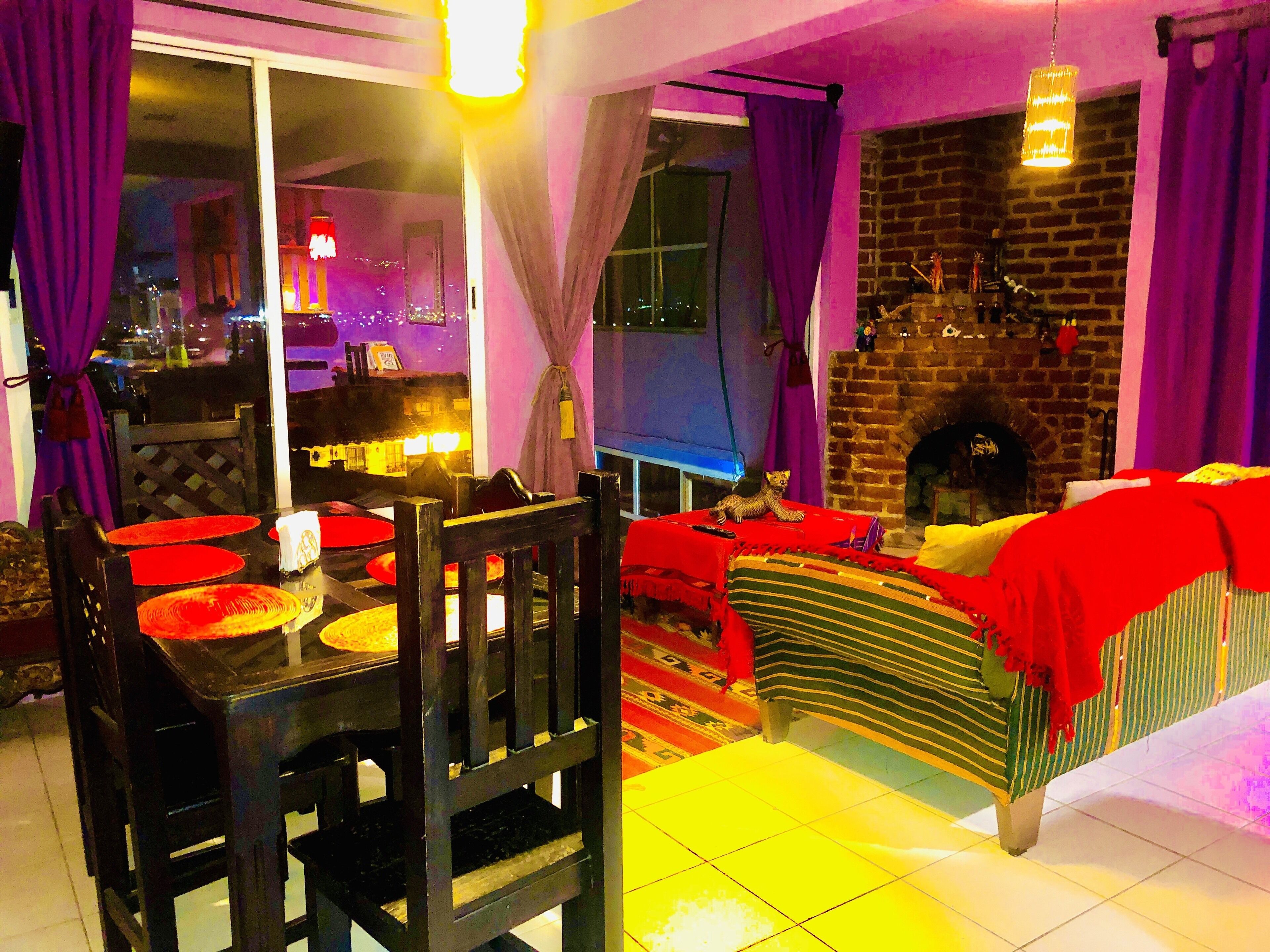 Amazing 3 Bedroom Apartment Best View, & Fireplace