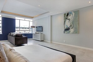 1 bedroom, iron/ironing board, internet, bed sheets - Style, Design & Location (Cape Town City Centre)