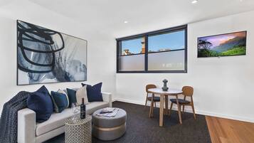 TV, Netflix, streaming services