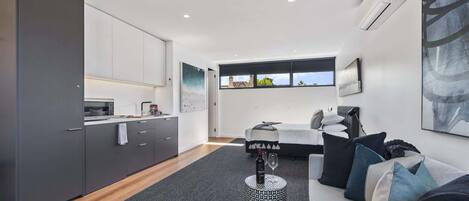 TV, Netflix, streaming services