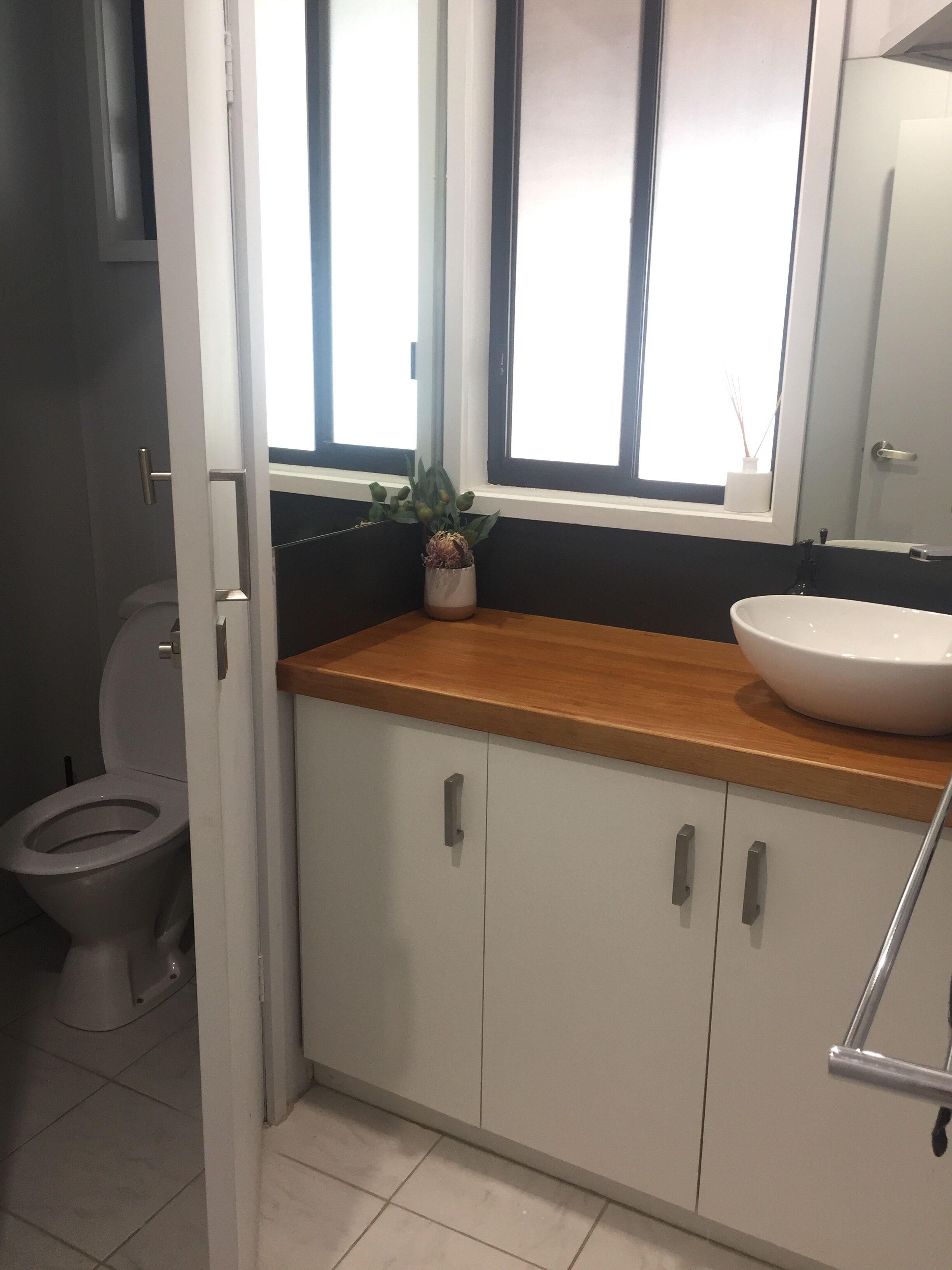 Lake Valley View Apartments; water frontage and newly renovated on flat block