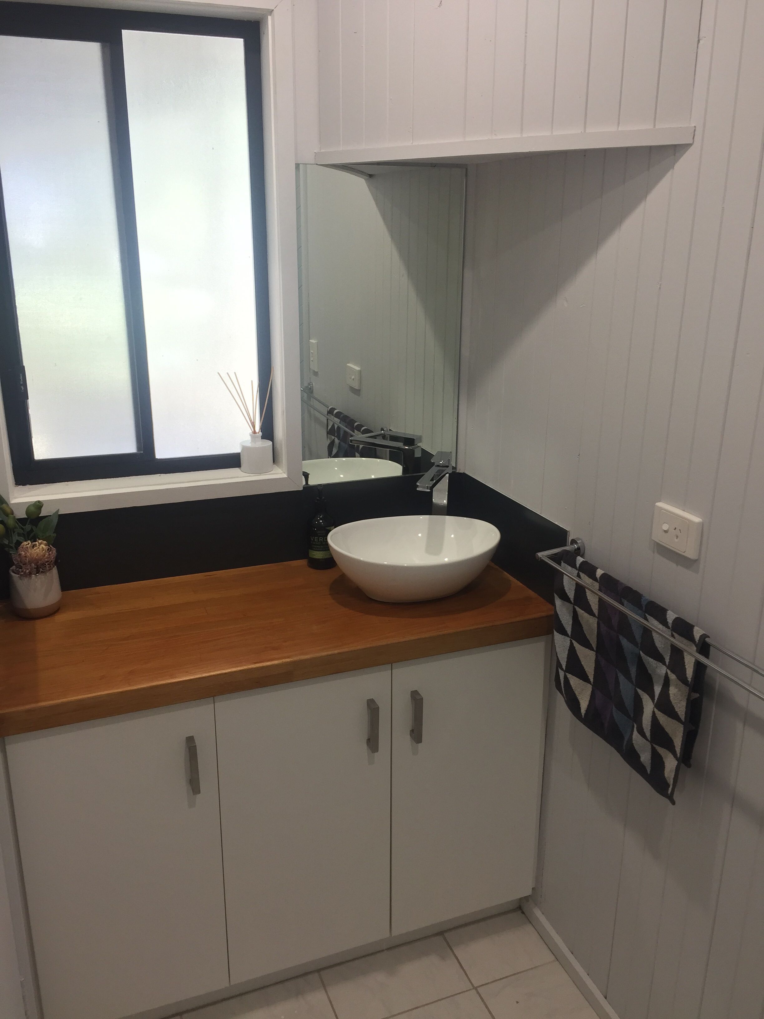 Lake Valley View Apartments; water frontage and newly renovated on flat block