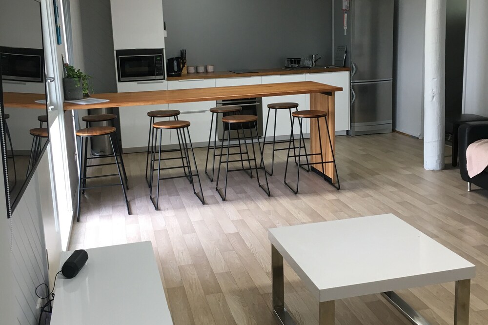 Lake Valley View Apartments; water frontage and newly renovated on flat block