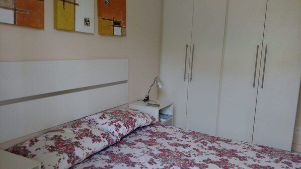 5 Schlafzimmer, Bügeleisen/Bügelbrett, Reisekinderbett, WLAN