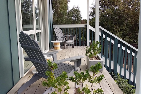 Outdoor living with view to let the world go past...