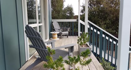 Cute & modern chalet, 500m to sandy beaches, close to vineyards with seaview