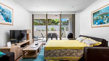 Iron/ironing board, WiFi, bed sheets, wheelchair access