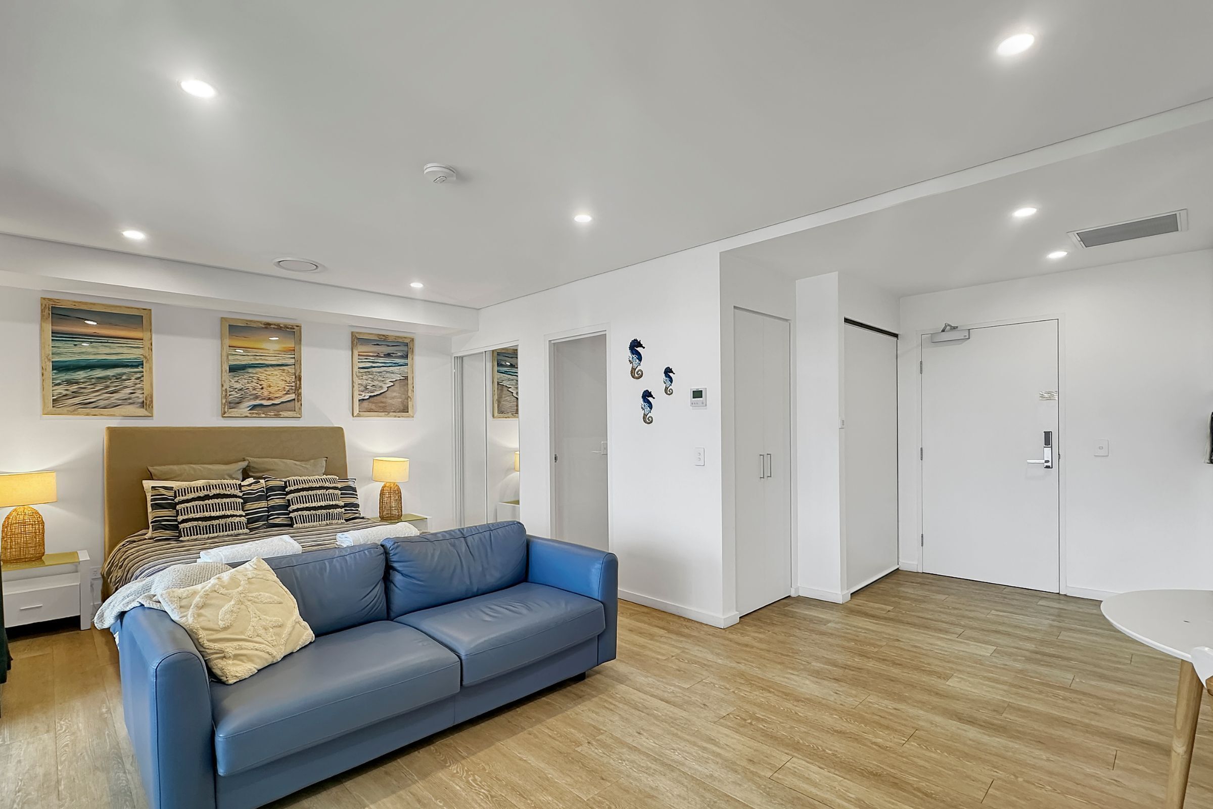 Iron/ironing board, WiFi, bed sheets, wheelchair access