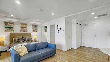 Iron/ironing board, WiFi, bed sheets, wheelchair access