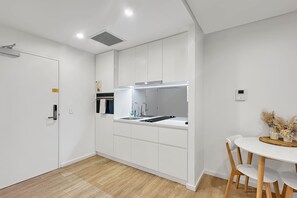 Frigorífic, microones, forn i placa de cuina 