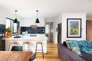 Interior - BEACHWOOD CLASSIC- Enjoy the island like a local (Smiths Beach)