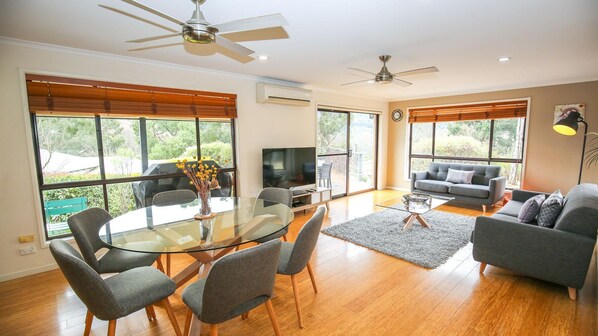 Smart TV, fireplace, DVD player - CINDY'S VIEW : Bright (Bright)