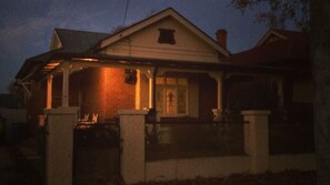 Exterior - Stay on Simmons "Ivanhoe" (Wagga Wagga)