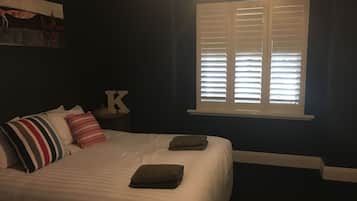 2 dormitorios, tabla de planchar con plancha, Internet y ropa de cama