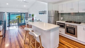 Fridge, microwave, oven, stovetop - Panorama 2, Hamilton Island (Hamilton Island)